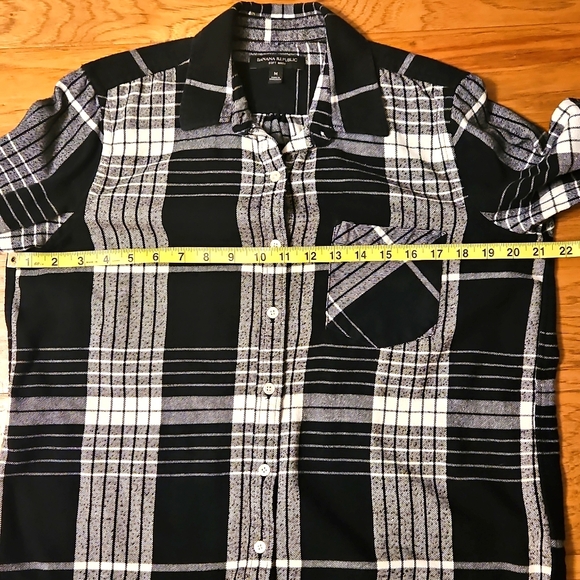 Banana Republic Soft Wash Flannel Shirt Black White Size Medium Plaid Button Up - Picture 3 of 6